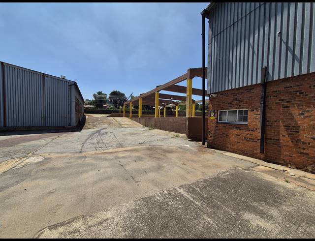 9,600M² WAREHOUSE FOR SALE IN DENVER